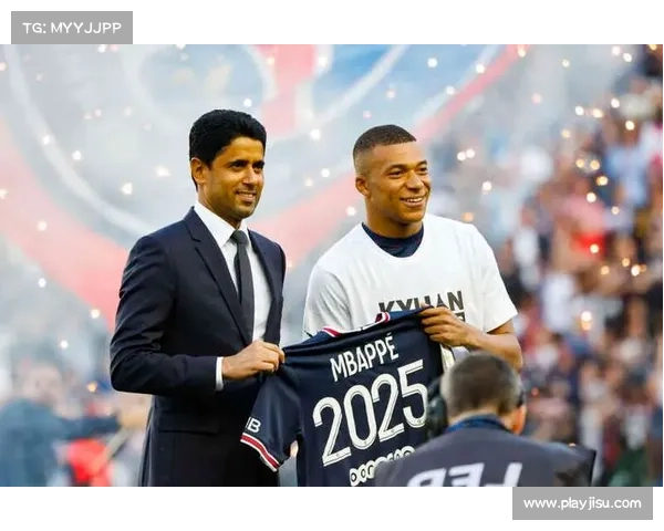 巴黎主席纳赛尔亲临决赛场地实地视察更衣室 确保赛事顺利进行 巴黎主席纳赛尔亲临决赛场地实地视察更衣室 确保赛事顺利进行