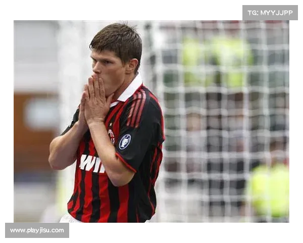 弗拉霍维奇赛后向看台投鞋感谢季票持有者热情支持 弗拉霍维奇赛后向看台投鞋感谢季票持有者热情支持